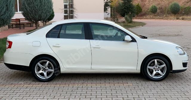 VOLKSWAGEN JETTA- 5- 06/10; ARAÇ BİLGİLERİ VE RESİMLERİ