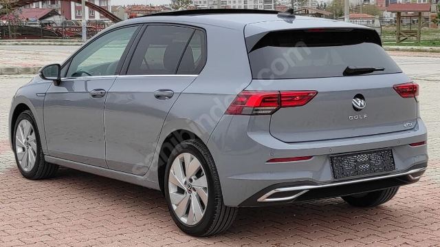 VOLKSWAGEN GOLF- 8- 21/24; ARAÇ BİLGİLERİ VE RESİMLERİ