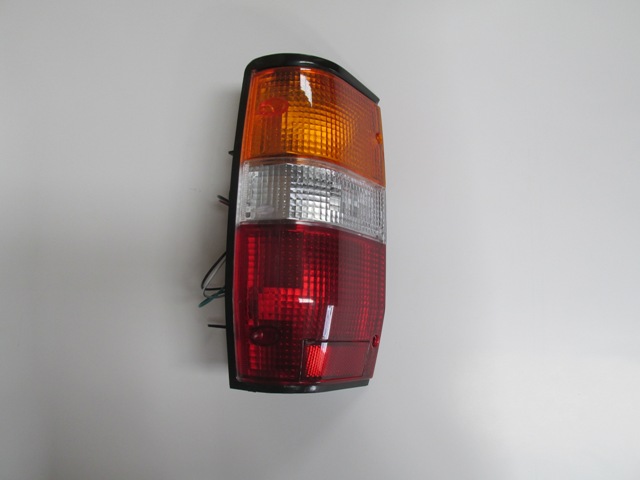 MITSUBISHI L200- PICK UP- 97/98; STOP LAMBASI SOL SİYAH SARI/BEYAZ KIRMIZI (DEPO)