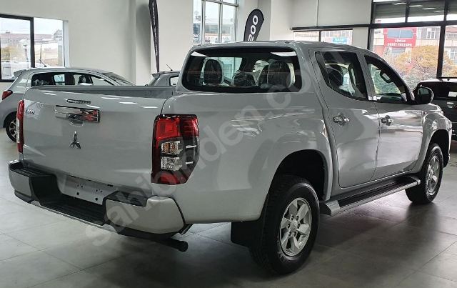 MITSUBISHI L200- PICK UP- 19/22; ARAÇ BİLGİLERİ VE RESİMLERİ