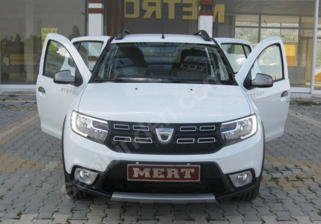 DACIA SANDERO- 13/20; ARAÇ BİLGİLERİ VE RESİMLERİ