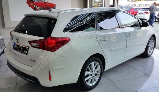 TOYOTA AURIS- 13/15; ARAÇ BİLGİLERİ VE RESİMLERİ