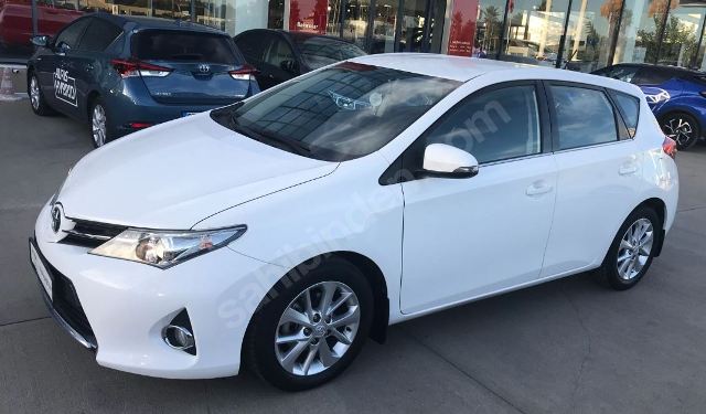 TOYOTA AURIS- 13/15; ARAÇ BİLGİLERİ VE RESİMLERİ