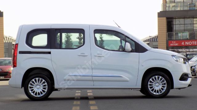 TOYOTA PROACE CITY- 21/24; ARAÇ BİLGİLERİ VE RESİMLERİ