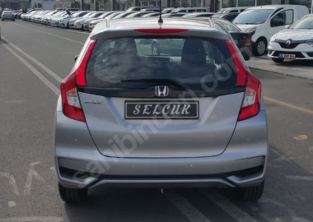 HONDA JAZZ- 18/19; ARAÇ BİLGİLERİ VE RESİMLERİ