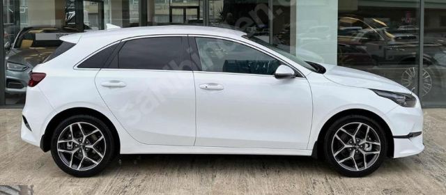 KIA CEED- 21/23; ARAÇ BİLGİLERİ VE RESİMLERİ (MAKYAJLI KASA)