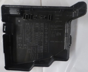 FORD FIESTA- 09/13; SİGORTA KUTUSU KAPAĞI